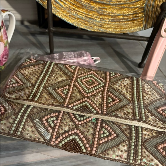 Beaded 📣💗✅ 💎 Clutch in Pink and Gold - Picture 1 of 7